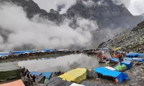 Dharamshala: सुरक्षा कारणों से मणिमहेश यात्रा स्थगित की गई Dharamshala: सुरक्षा कारणों से मणिमहेश यात्रा स्थगित की गई