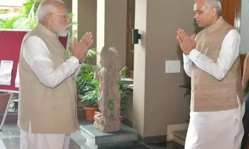 Gandhinagar: राज्यपाल ने प्रधानमंत्री मोदी को भावपूर्ण विदाई दी