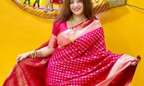 गुलाबी साड़ी, सोने के गहने और सिंदूर… हरतालिका तीज पर कुछ इस तरह सजी मोनालिसा