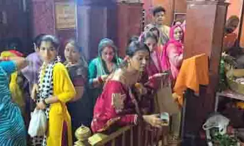 Varanasi: हरतालिका तीज पर महिलाओं ने किए पूजन, लिया आशीर्वाद