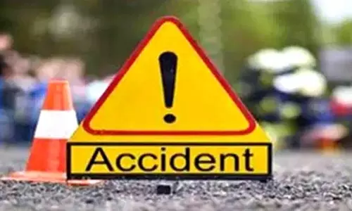 Rourkela पेड़ से टकराकर वैन पलटी, एक की मौत, 30 घायल Rourkela पेड़ से टकराकर वैन पलटी, एक की मौत, 30 घायल