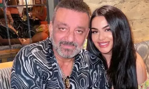 Trishala Dutt ने परिवार और पालन-पोषण पर एक रहस्यमयी नोट साझा किया Trishala Dutt ने परिवार और पालन-पोषण पर एक रहस्यमयी नोट साझा किया