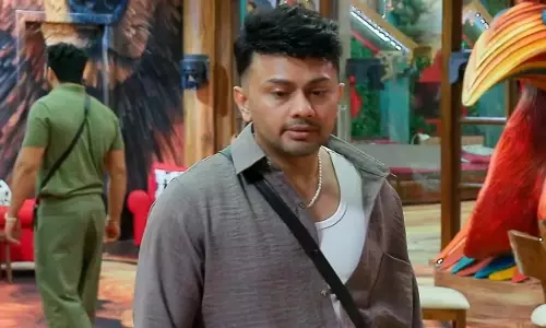 Awez Darbar ने माता-पिता के अलगाव और पूर्व पत्नी के विश्वासघात के बारे में खुलकर बात की Awez Darbar ने माता-पिता के अलगाव और पूर्व पत्नी के विश्वासघात के बारे में खुलकर बात की
