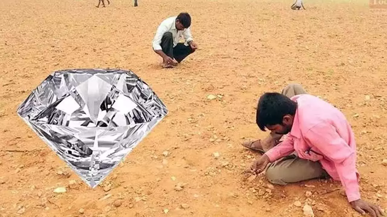 Andhra: मानसून की बारिश से रायलसीमा के गांवों में हीरे की होड़ मच गई Andhra: मानसून की बारिश से रायलसीमा के गांवों में हीरे की होड़ मच गई