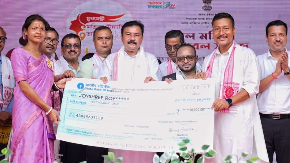 Assam :  धुबरी की महिला स्वयं सहायता समूह सदस्यों को 10,000 रुपये की सहायता मिली