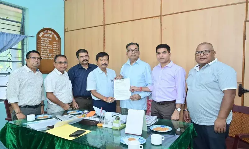 Assam: डिब्रूगढ़ में चाय बागान श्रमिकों के लिए 20% बोनस को अंतिम रूप दिया गया Assam: डिब्रूगढ़ में चाय बागान श्रमिकों के लिए 20% बोनस को अंतिम रूप दिया गया