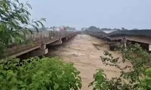 Kathua: भारी बारिश से जम्मू-पठानकोट मार्ग बंद, यातायात ठप