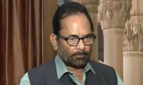 आप ने गरीबों के हेल्थ प्रोजेक्ट को अपना वेल्थ प्रोजेक्ट बनाया : मुख्तार अब्बास नकवी
