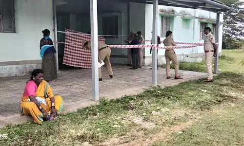 सरकारी अस्पताल के कार शेड में महिला का शव मिला: हत्या का संदेह