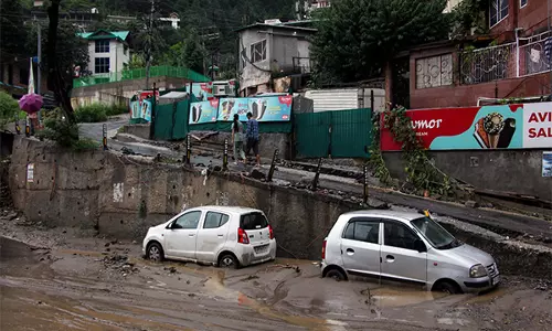 Himachal में मानसून का कहर: सड़कें अवरुद्ध, जलापूर्ति, बिजली सेवाएं बाधित