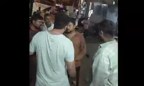 Bengaluru: भगवा पहनावे पर विवाद, ट्रैवल स्टाफ पर हमला Bengaluru: भगवा पहनावे पर विवाद, ट्रैवल स्टाफ पर हमला