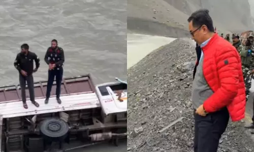 द्रास के पास केंद्रीय मंत्री Kiren Rijiju के काफिले के आगे नदी में गिरा वाहन, दो यात्रियों को बचाया गया
