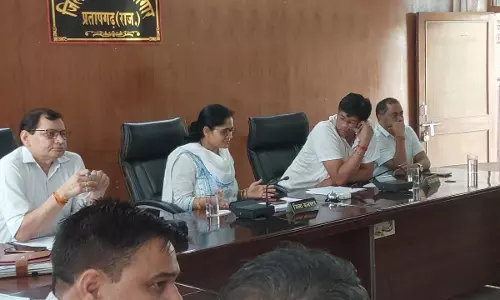 Pratapgarh: जिला कलेक्टर ने ली साप्ताहिक समीक्षा बैठक Pratapgarh: जिला कलेक्टर ने ली साप्ताहिक समीक्षा बैठक