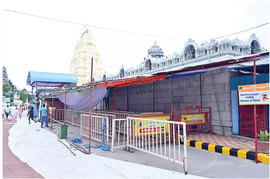 Andhra: विनायक ब्रह्मोत्सव से पहले कनिपकम में उत्सव का माहौल है Andhra: विनायक ब्रह्मोत्सव से पहले कनिपकम में उत्सव का माहौल है