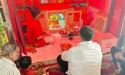 Jaipur: वन राज्यमंत्री ने पाण्डुपोल मंदिर में की विशेष पूजा, जनता के सुख-समृद्धि की कामना Jaipur: वन राज्यमंत्री ने पाण्डुपोल मंदिर में की विशेष पूजा, जनता के सुख-समृद्धि की कामना
