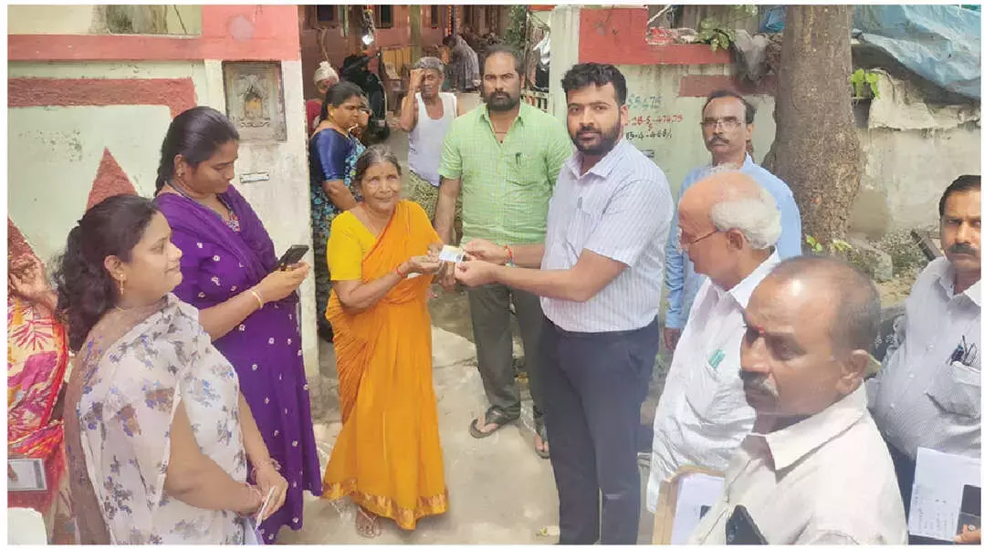 Andhra: आवश्यक वस्तुओं की पारदर्शी आपूर्ति के लिए स्मार्ट चावल कार्ड Andhra: आवश्यक वस्तुओं की पारदर्शी आपूर्ति के लिए स्मार्ट चावल कार्ड