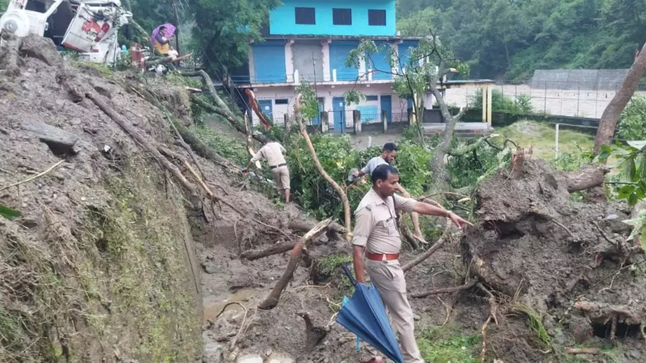 Gurugram: हॉस्टल में छात्रा लटकी मिली, आत्महत्या की आशंका Gurugram: हॉस्टल में छात्रा लटकी मिली, आत्महत्या की आशंका