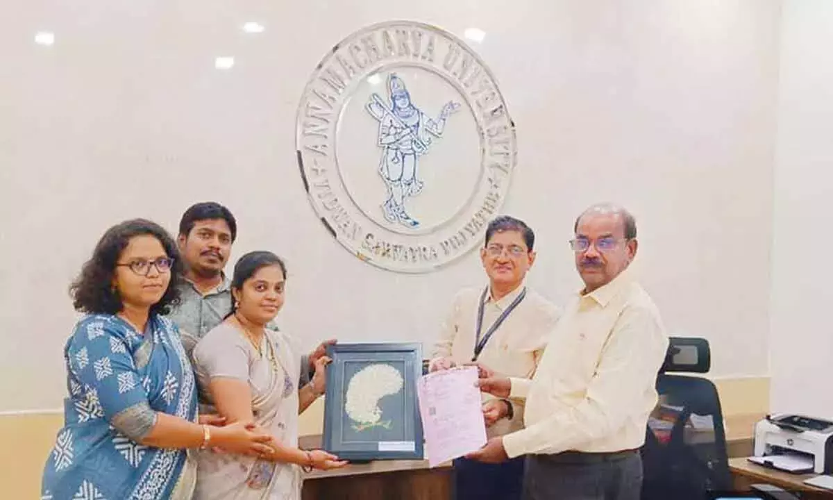 Andhra: पूर्व छात्र को स्टार्टअप के लिए 14.5 लाख रुपये का फंड मिला