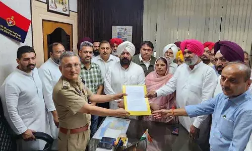 कांग्रेस नेताओं ने चुनावी बयान के लिए सिसोदिया के खिलाफ FIR की मांग की कांग्रेस नेताओं ने चुनावी बयान के लिए सिसोदिया के खिलाफ FIR की मांग की