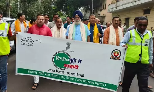 New Delhi: दिल्ली महापौर ने स्वच्छता अभियान में घोंडा क्षेत्र का दौरा किया