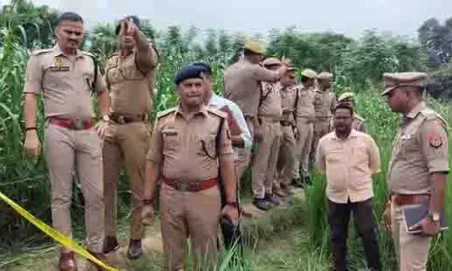 Sambhal: किशोरी की गला रेतकर हत्या, शव धान के खेत में मिला Sambhal: किशोरी की गला रेतकर हत्या, शव धान के खेत में मिला