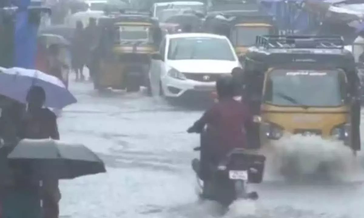 Andhra: लगातार बारिश के कारण श्रीकाकुलम में भारी बाढ़