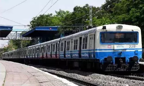 SCR ने गणेश प्रतिमा विसर्जन के लिए विशेष MMTS ट्रेनों की घोषणा की SCR ने गणेश प्रतिमा विसर्जन के लिए विशेष MMTS ट्रेनों की घोषणा की