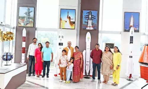श्रीहरिकोटा पहुंचे सांसद बृजमोहन अग्रवाल, परिवार समेत किया सतीश धवन अंतरिक्ष केंद्र का अवलोकन श्रीहरिकोटा पहुंचे सांसद बृजमोहन अग्रवाल, परिवार समेत किया सतीश धवन अंतरिक्ष केंद्र का अवलोकन
