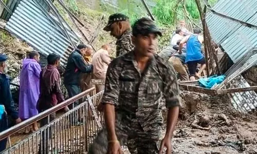 माता वैष्णो देवी मार्ग पर 5 श्रद्धालुओं की मौत, कई घायल माता वैष्णो देवी मार्ग पर 5 श्रद्धालुओं की मौत, कई घायल