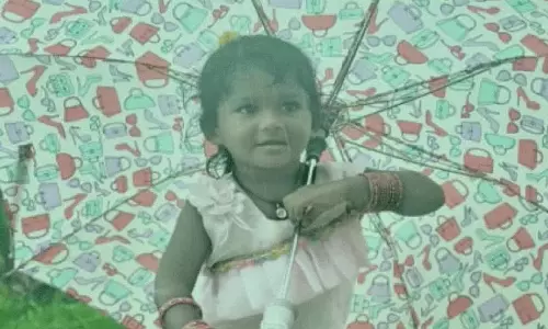 स्कूल जाने के लिए बस का इंतजार कर रहे बच्चे की बोलेरो की चपेट में आने से मौत स्कूल जाने के लिए बस का इंतजार कर रहे बच्चे की बोलेरो की चपेट में आने से मौत