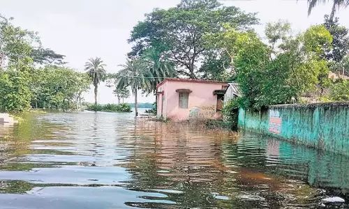 Subarnarekha  नदी अभी भी खतरे के निशान से ऊपर, 3,500 लोगों को निकाला गया