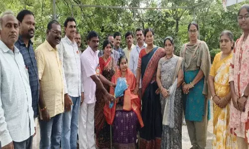 राष्ट्रीय सर्वश्रेष्ठ शिक्षिका मरम पवित्रा को प्रतिष्ठित पुरस्कार मिला राष्ट्रीय सर्वश्रेष्ठ शिक्षिका मरम पवित्रा को प्रतिष्ठित पुरस्कार मिला