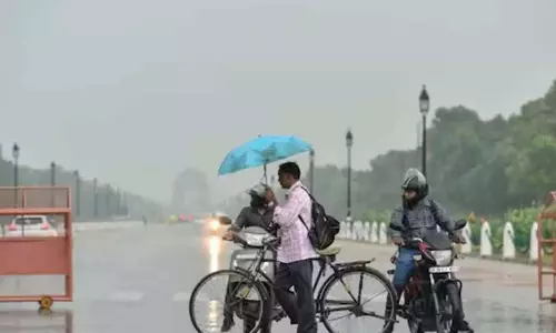 दिल्ली में भारी बारिश, मौसम विभाग ने कई जिलों के लिए रेड अलर्ट जारी किया