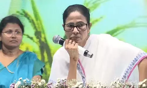 Mamata ने चुनाव आयोग पर निशाना साधते हुए कहा, कृपया भाजपा का लॉलीपॉप न बनें Mamata ने चुनाव आयोग पर निशाना साधते हुए कहा, कृपया भाजपा का लॉलीपॉप न बनें