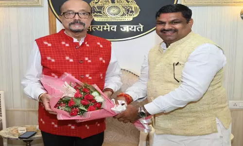 कैबिनेट मंत्री गजेंद्र यादव ने राजभवन में राज्यपाल से की सौजन्य भेंट कैबिनेट मंत्री गजेंद्र यादव ने राजभवन में राज्यपाल से की सौजन्य भेंट
