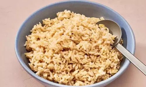 दिन के किस समय brown rice खाना सबसे अच्छा होता है? इसे खाने के क्या फायदे हैं?