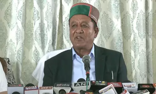 Himachal में बाढ़ से 3,000 करोड़ रुपये का नुकसान, मंत्री ने सावधानी की अपील की