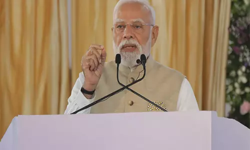 PM मोदी को अहमदाबाद हवाई अड्डे पर भावभीनी विदाई दी गई