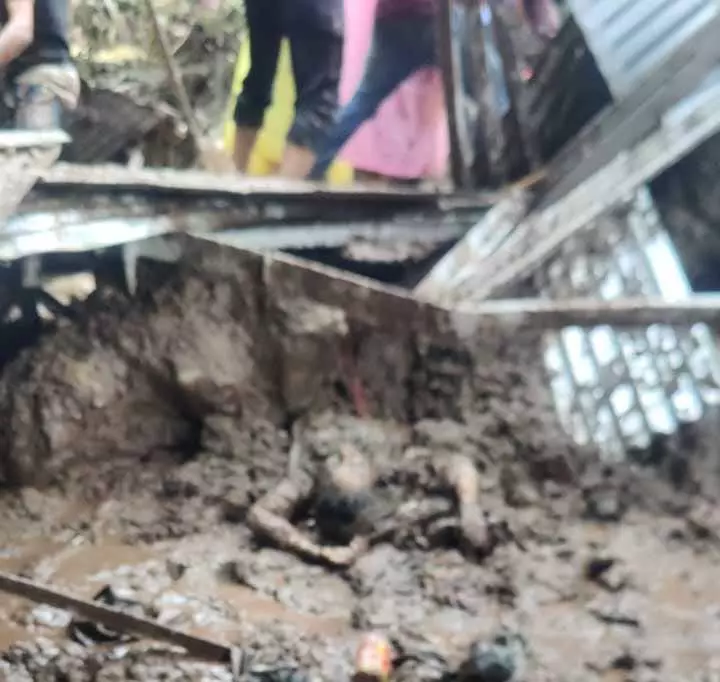 वैष्णो देवी मंदिर के पास बड़ा हादसा, लैंडस्लाइड से 30 लोगों की मौत वैष्णो देवी मंदिर के पास बड़ा हादसा, लैंडस्लाइड से 30 लोगों की मौत