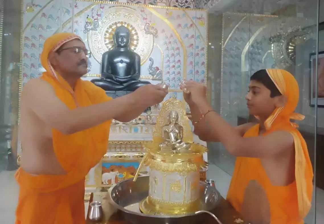 अपाहिज को दान देने से पुण्य की प्राप्ति : सुरेश मोदी अपाहिज को दान देने से पुण्य की प्राप्ति : सुरेश मोदी