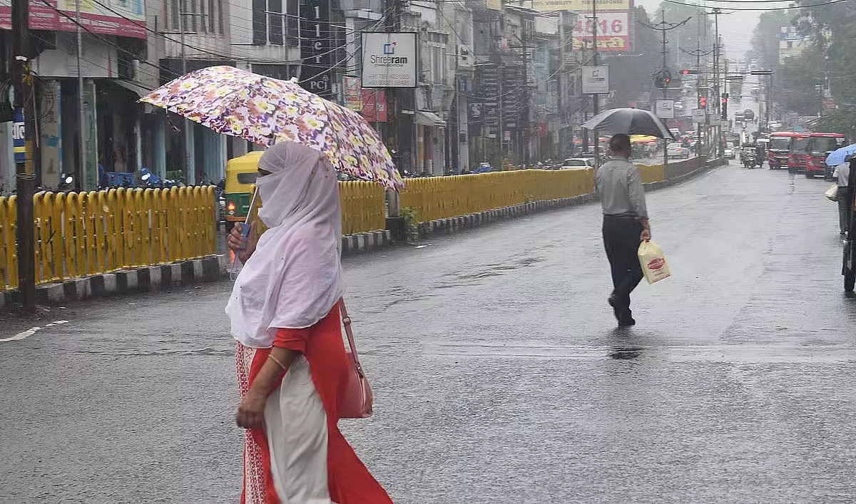 MP : राज्य में भारी बारिश, हल्की बौछारें पड़ने की आशंका MP : राज्य में भारी बारिश, हल्की बौछारें पड़ने की आशंका