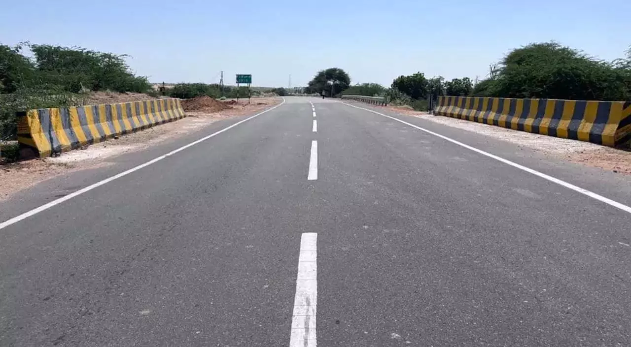 Odisha : 500 किलोमीटर ग्रामीण सड़क सुधार पर ₹1,000 करोड़ खर्च करेगा Odisha : 500 किलोमीटर ग्रामीण सड़क सुधार पर ₹1,000 करोड़ खर्च करेगा