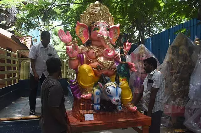 Chaturthi : चेन्नई में पूजा के लिए 1,519 गणेश प्रतिमाएं Chaturthi : चेन्नई में पूजा के लिए 1,519 गणेश प्रतिमाएं