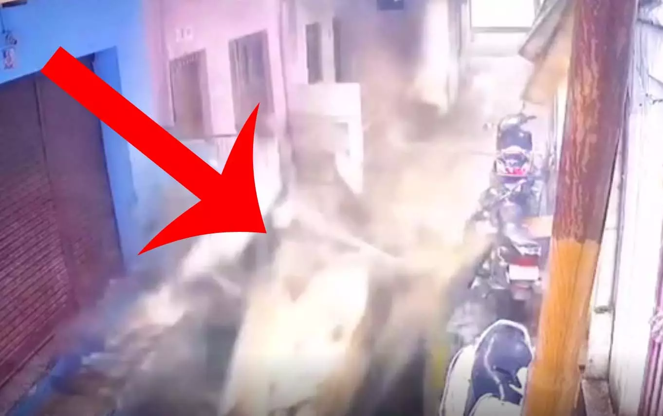 LIVE VIDEO होटल के शौचालय गिरने का, भागने लगे लोग LIVE VIDEO होटल के शौचालय गिरने का, भागने लगे लोग
