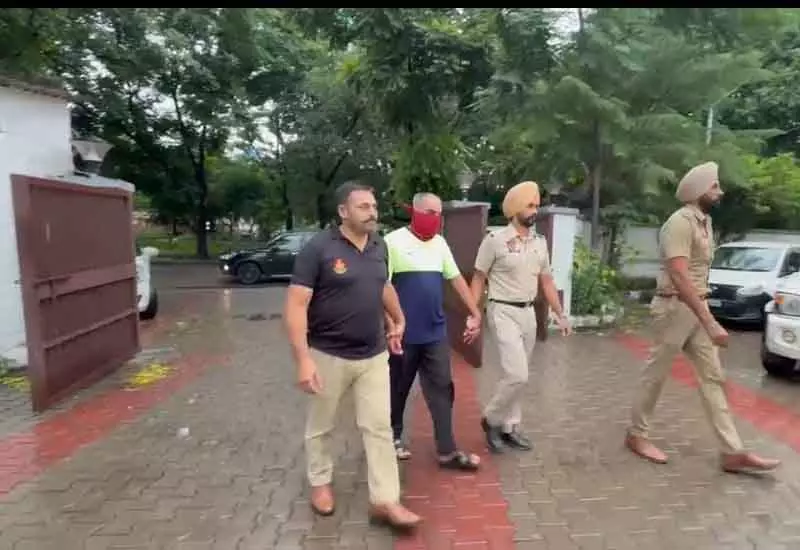 पंजाबी गायक Mankirt Singh Aulakh को धमकी भरे कॉल करने के आरोप में युवक गिरफ्तार पंजाबी गायक Mankirt Singh Aulakh को धमकी भरे कॉल करने के आरोप में युवक गिरफ्तार