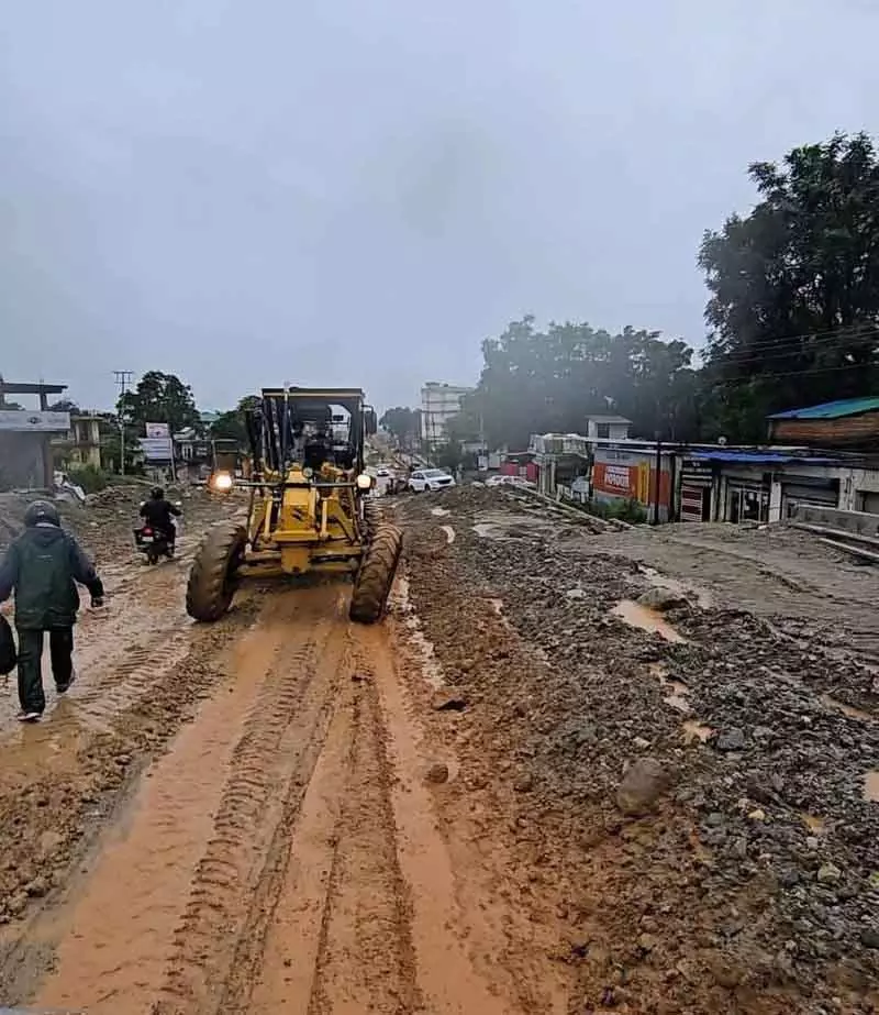 Pathankot-Mandi फोर-लेन निर्माण कार्य से लोगों के लिए दैनिक आवागमन कष्टकारी हो गया Pathankot-Mandi फोर-लेन निर्माण कार्य से लोगों के लिए दैनिक आवागमन कष्टकारी हो गया