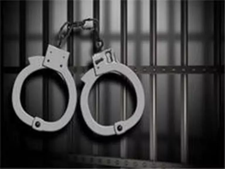 Delhi: समयपुर बादली में कार से घसीटकर हत्या, 16 वर्षीय किशोर गिरफ्तार Delhi: समयपुर बादली में कार से घसीटकर हत्या, 16 वर्षीय किशोर गिरफ्तार