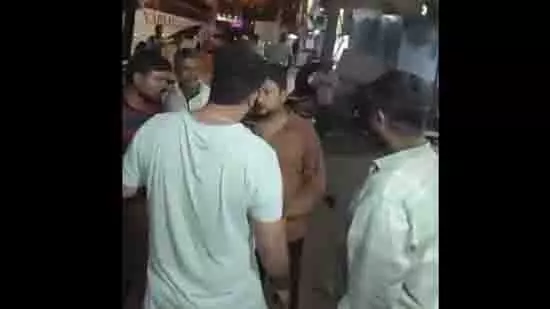 Bengaluru: भगवा पोशाक पर हमला, ट्रैवल एजेंसी के तीन हमलावर हिरासत में Bengaluru: भगवा पोशाक पर हमला, ट्रैवल एजेंसी के तीन हमलावर हिरासत में