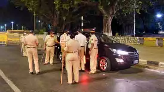 Mumbai: इंस्टाग्राम हरकत से भड़के आरोपी, 6 ने मिलकर की एक युवक की हत्या Mumbai: इंस्टाग्राम हरकत से भड़के आरोपी, 6 ने मिलकर की एक युवक की हत्या