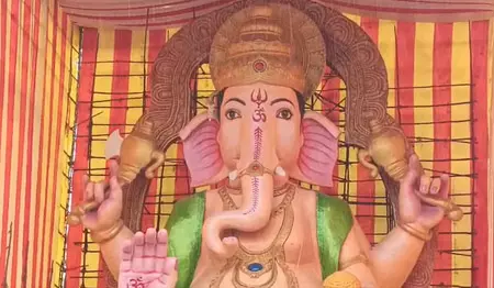 72 फीट ऊंची इको-फ्रेंडली डुंडी गणपति प्रतिमा बनी आकर्षण का केंद्र 72 फीट ऊंची इको-फ्रेंडली डुंडी गणपति प्रतिमा बनी आकर्षण का केंद्र